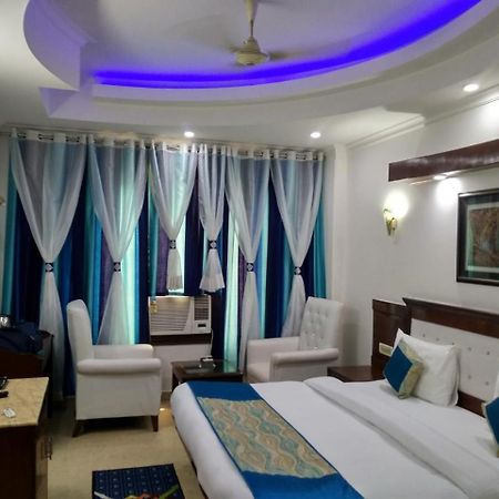Hotel Tjs Grand Delhi  Ngoại thất bức ảnh