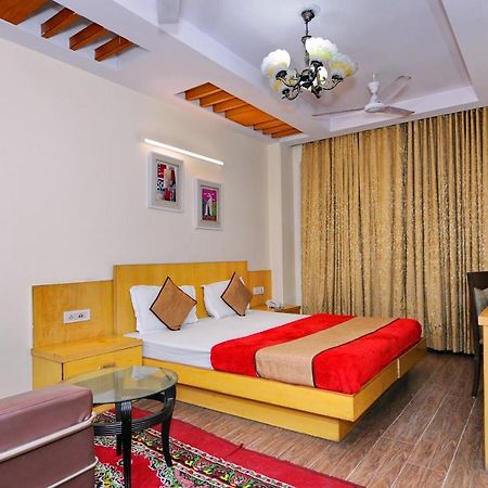 Hotel Tjs Grand Delhi  Ngoại thất bức ảnh
