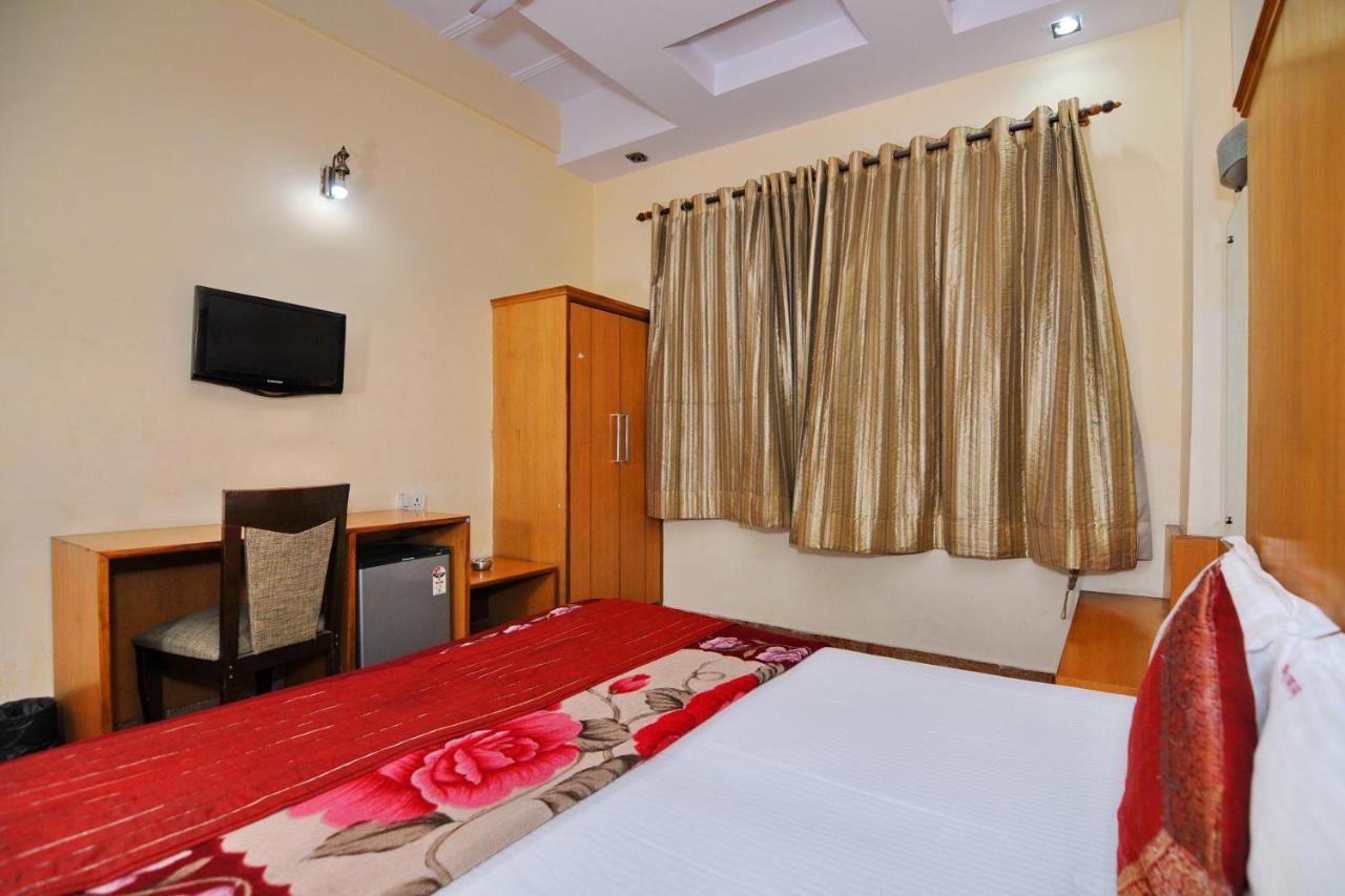 Hotel Tjs Grand Delhi  Ngoại thất bức ảnh