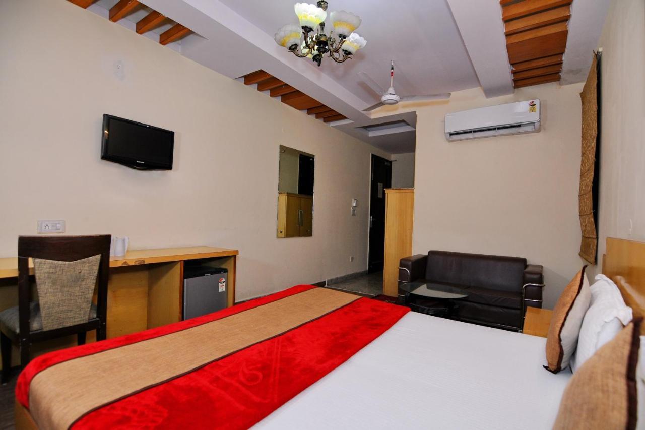 Hotel Tjs Grand Delhi  Ngoại thất bức ảnh