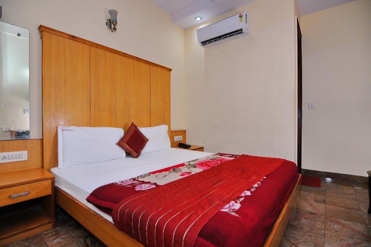Hotel Tjs Grand Delhi  Ngoại thất bức ảnh