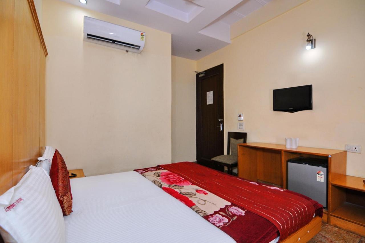 Hotel Tjs Grand Delhi  Ngoại thất bức ảnh