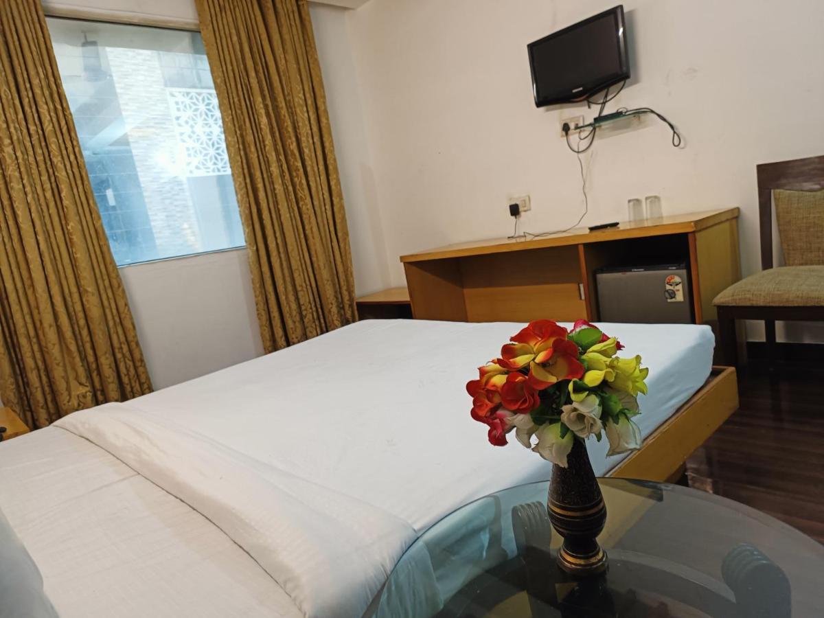 Hotel Tjs Grand Delhi  Ngoại thất bức ảnh