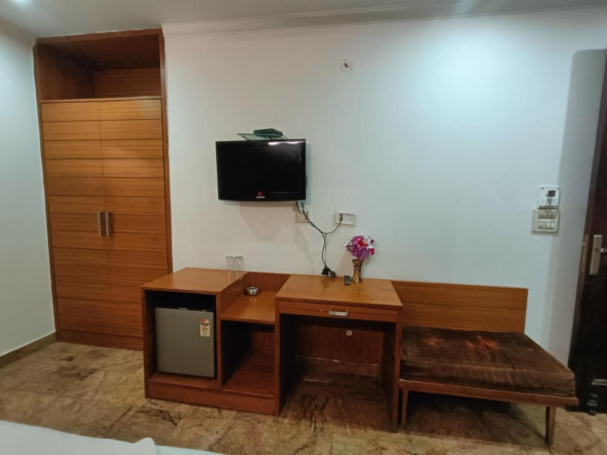 Hotel Tjs Grand Delhi  Ngoại thất bức ảnh