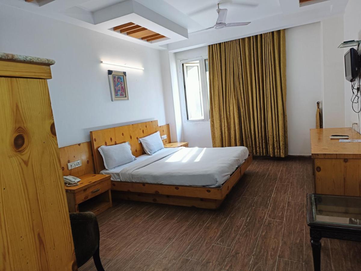Hotel Tjs Grand Delhi  Ngoại thất bức ảnh