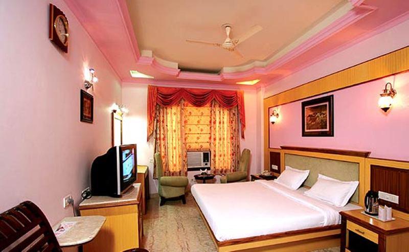 Hotel Tjs Grand Delhi  Ngoại thất bức ảnh