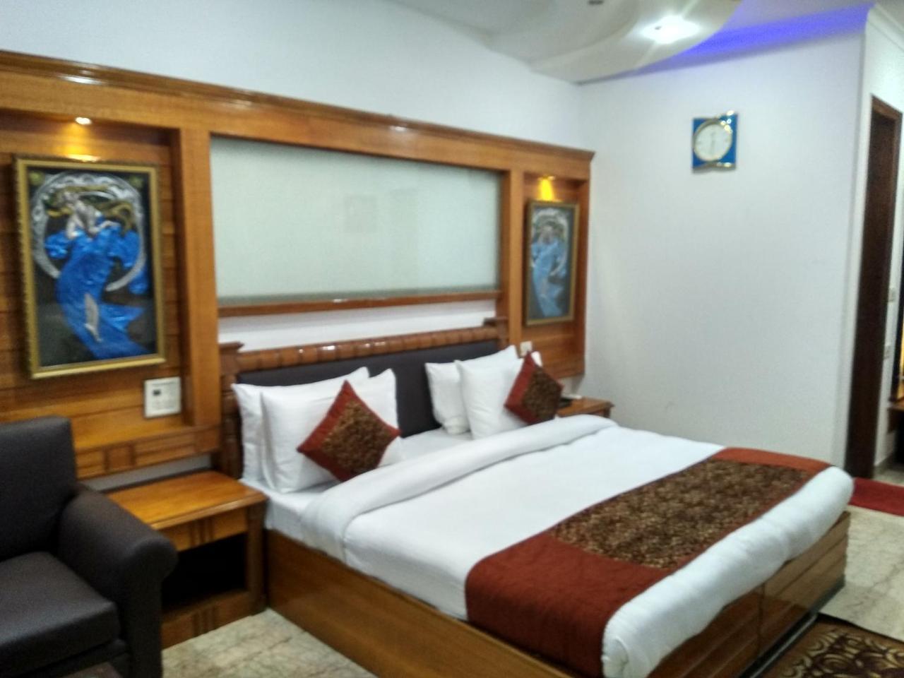Hotel Tjs Grand Delhi  Ngoại thất bức ảnh