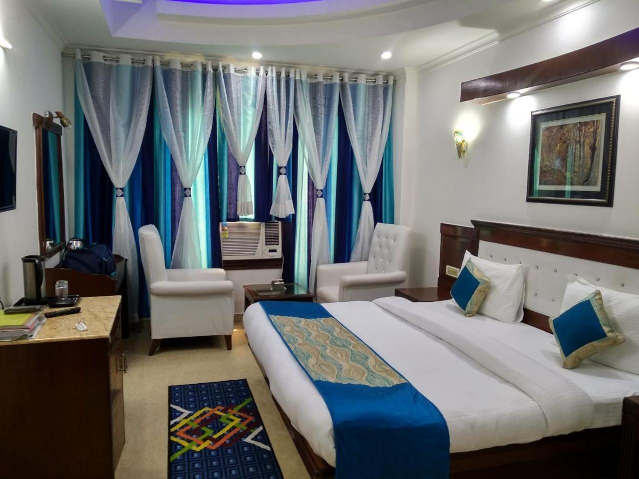 Hotel Tjs Grand Delhi  Ngoại thất bức ảnh
