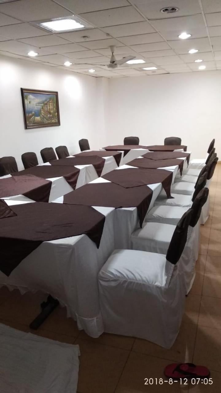 Hotel Tjs Grand Delhi  Ngoại thất bức ảnh