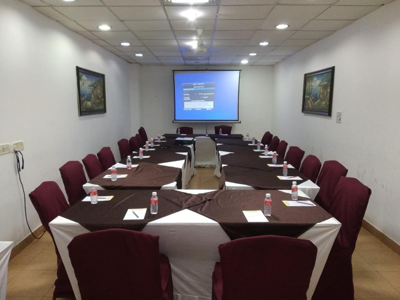 Hotel Tjs Grand Delhi  Ngoại thất bức ảnh