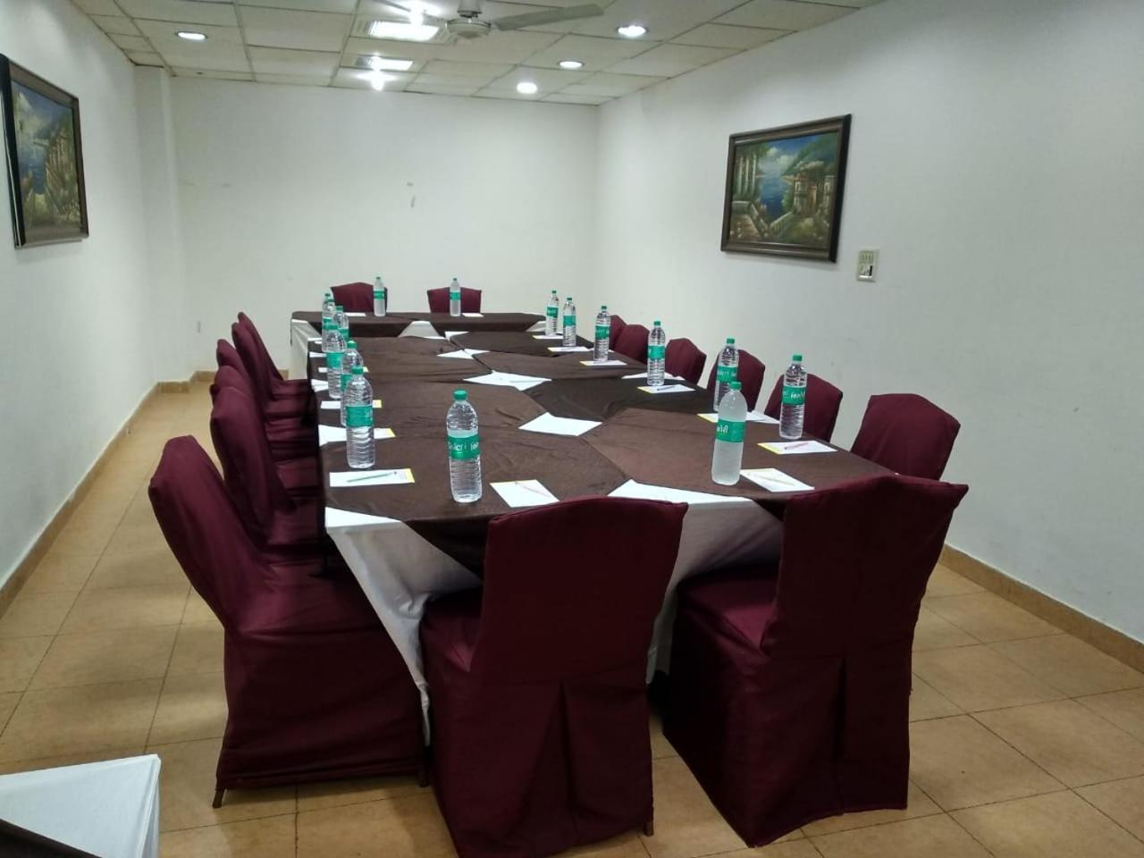 Hotel Tjs Grand Delhi  Ngoại thất bức ảnh